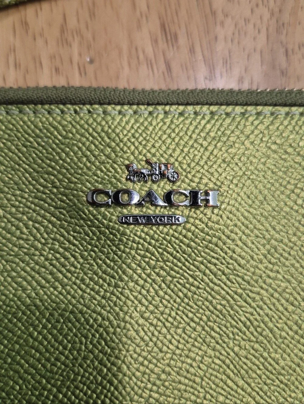 EUC Coach F58032 Green Chartreuse Corner Zip Wristlet Crossgrain Leather Wallet